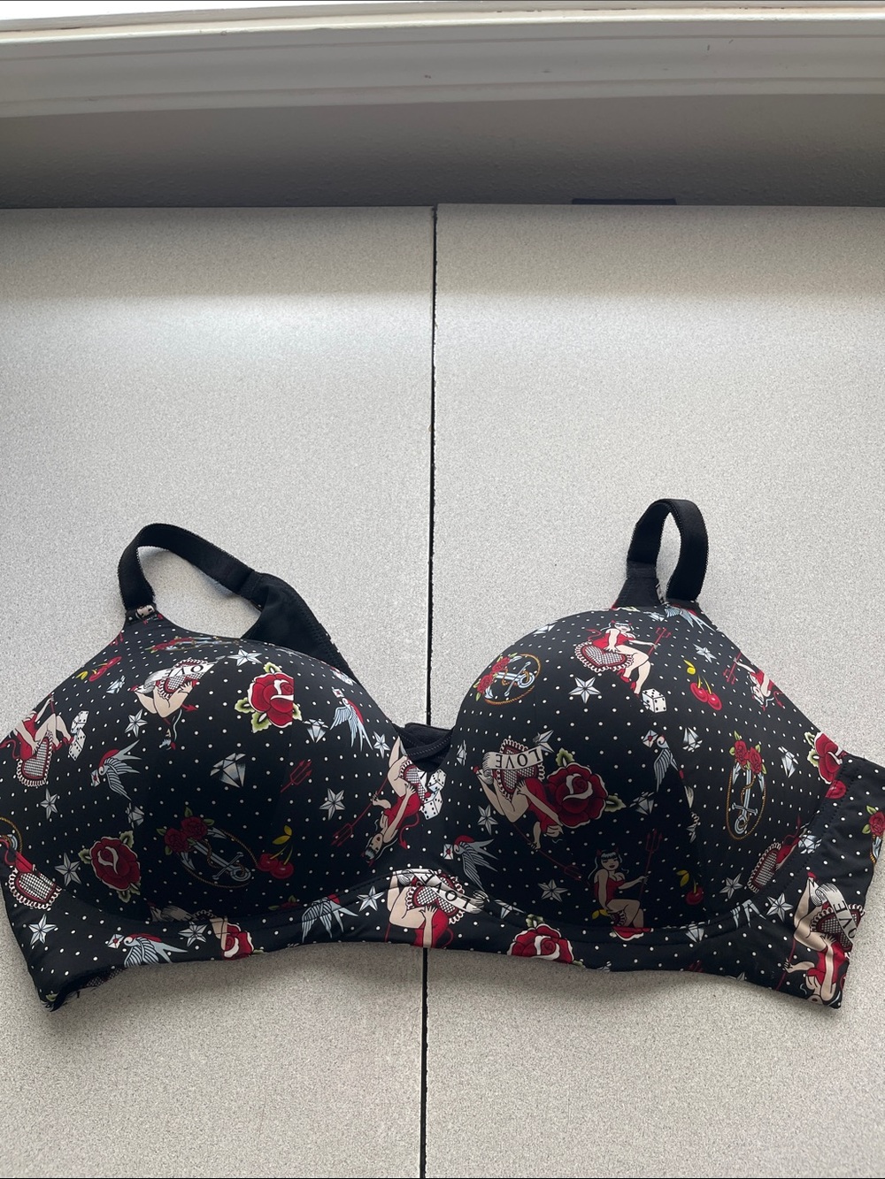 Torrid 44DD  Black Devil Love Hearts Bra with Red & Cream Accents. Roses.
